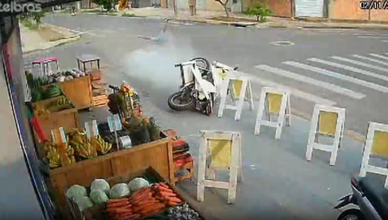 Criança morre após ser atropelada por moto em Sinop; PM diz que condutor fazia manobras perigosas
