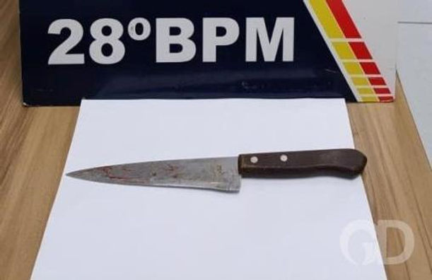 Idoso de 71 anos é esfaqueado no pênis por namorada de 22 anos após negar dinheiro em MT