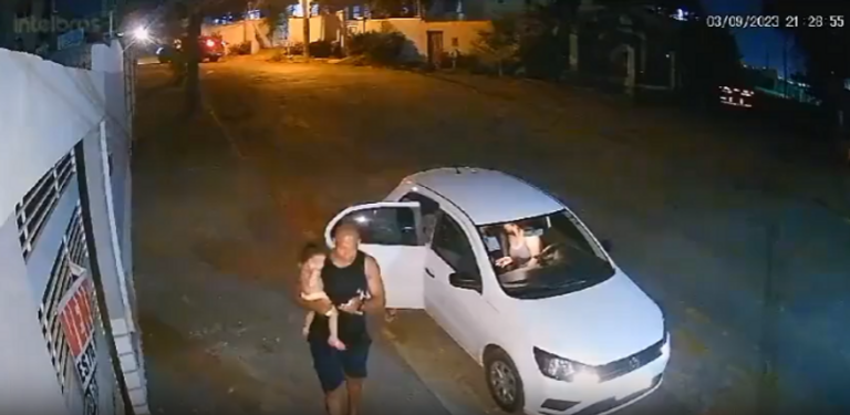 Vídeo mostra cachorro avançando em PM; agente estava com a filha no colo