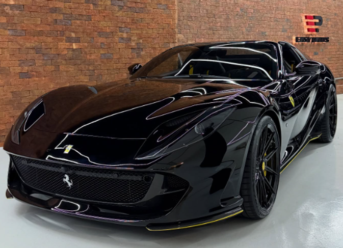 Sinop ganha mais uma Ferrari 812 GTS, avaliada em mais de R$ 6 milhões, nas ruas da cidade