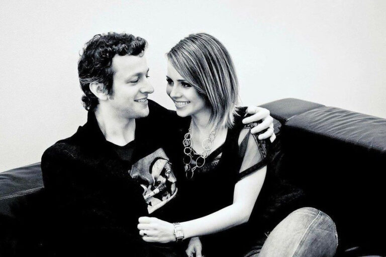 Sandy anuncia término de casamento via Instagram