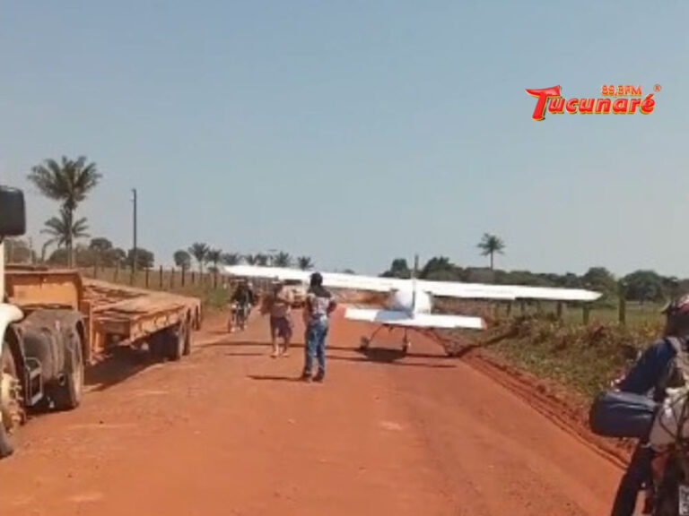 Avião faz pouso forçado na MT-338 que liga Juara a Distrito de Águas Claras. Veja vídeo