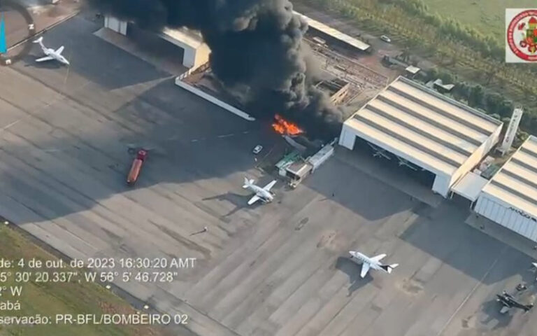 Duas pessoas morrem após avião bater no chão e explodir em aeroporto de empresa em Cuiabá