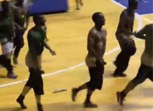 VÍDEO: Universidade expulsa 6 alunos por “punhetaço” em jogo feminino em SP