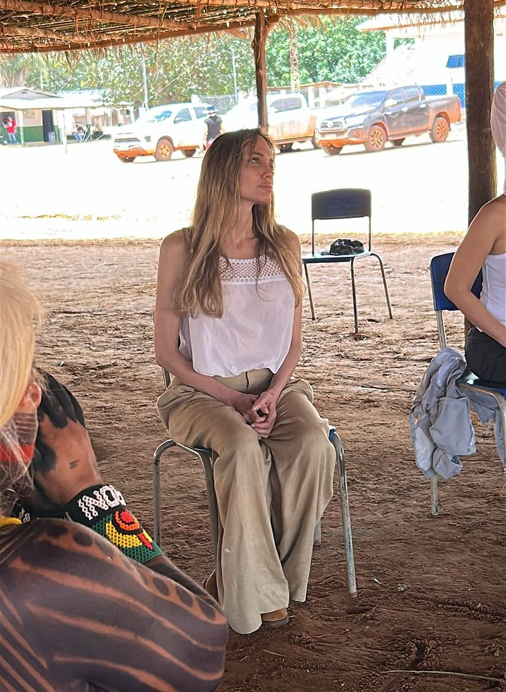 Angelina Jolie visita parque do Xingu no Mato Grosso.