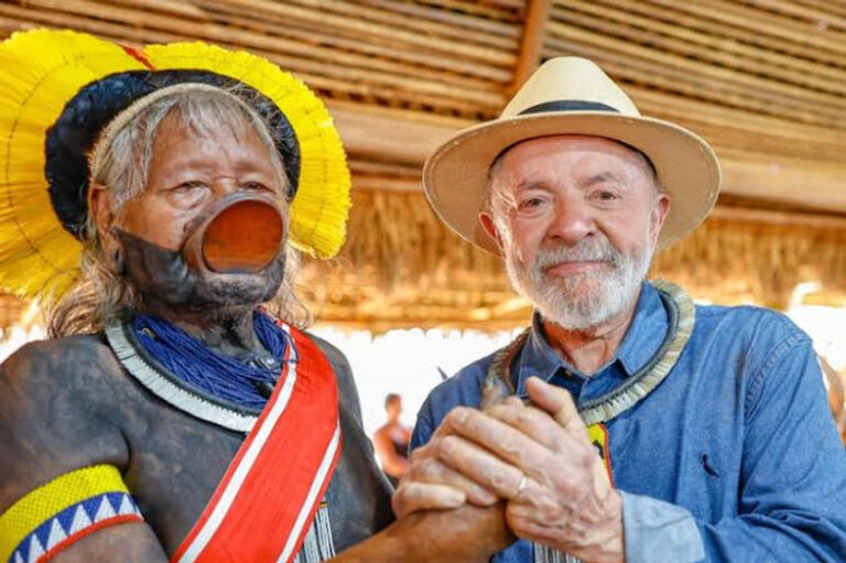 Presidente Lula visita aldeia no parque do Xingu em Mato Grosso.