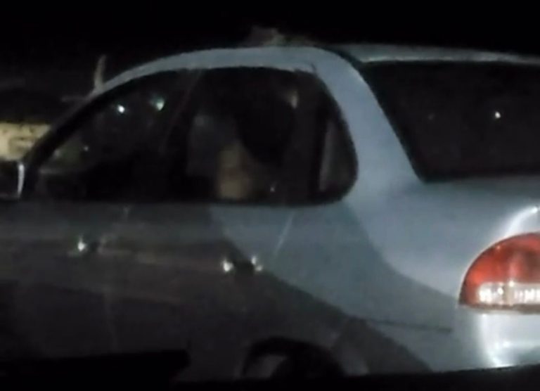 SINOP: Casal é flagrado em momento íntimo no estacionamento de uma praça de alimentação; veja o vídeo.