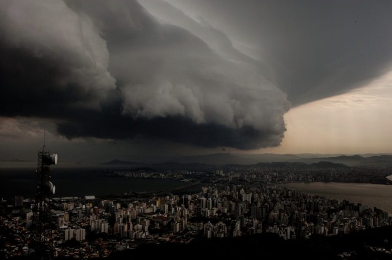 Chuvas intensas e ventos de até 100 km/h: MT entra em alerta de perigo para tempestades
