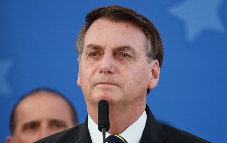 Defesa pede prisão domiciliar para Bolsonaro após relatar piora no estado de saúde.