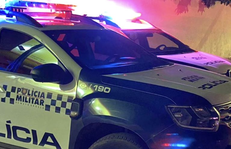 Namorado mostra foto da mulher pelada para “conhecido” e a situação termina em briga com canivete e agressão.