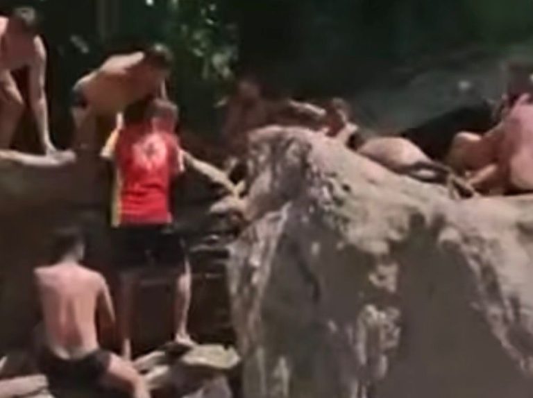 Morre menina de 9 anos que se afogou após ficar presa em pedra de cachoeira;  veja vídeo.