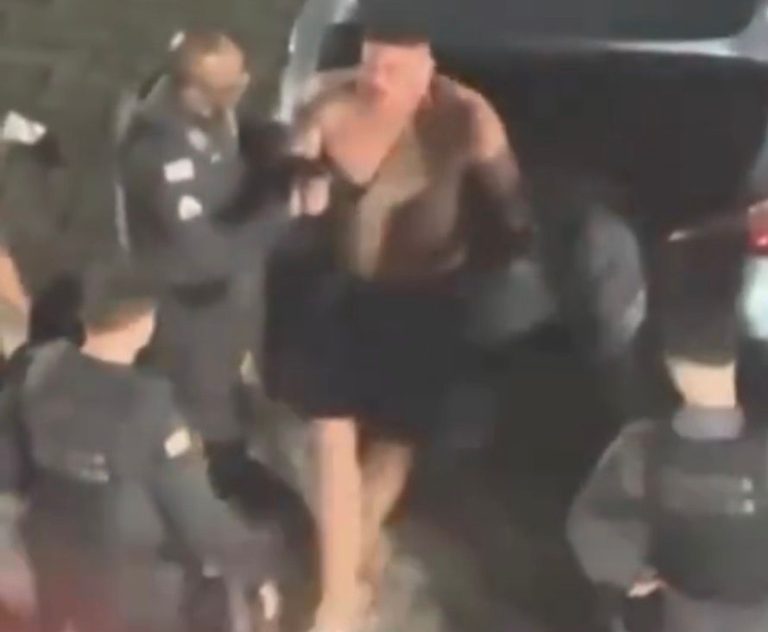 Soldado da PM é preso após agredir mulher e outros PMs em estacionamento de supermercado, em Vitória; veja VÍDEO.
