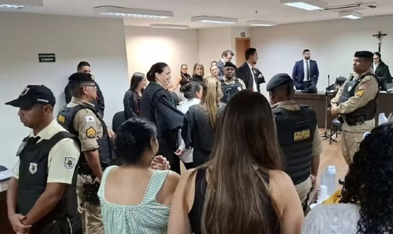 Mãe que matou e cortou genitália de homem após flagrar estupro da filha é inocentada por júri