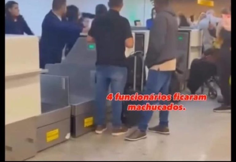 Passageira dá soco na cara de funcionária da Latam no Aeroporto de Guarulhos; veja vídeo