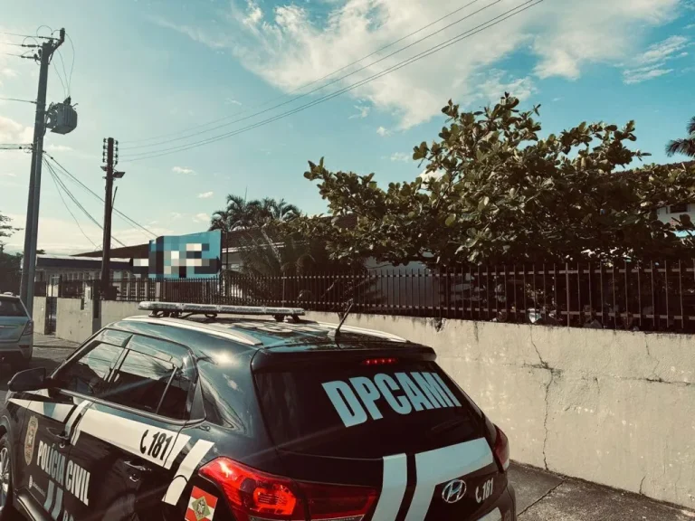Homem é preso após ameaçar promover massacre em escola por causa de esposa de 14 anos