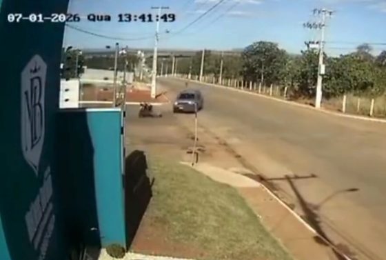 Câmera flagra colisão fatal entre moto e Jeep Renegade que matou adolescente em Pedra Preta – MT