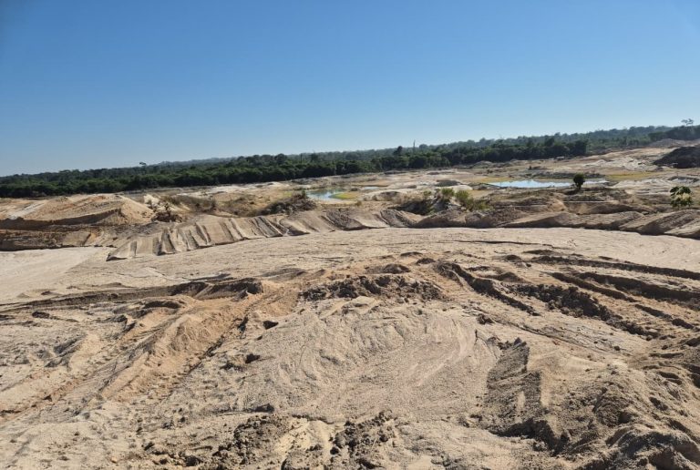 Polícia Ambiental fecha garimpo ilegal e apreende máquinas pesadas em Peixoto de Azevedo